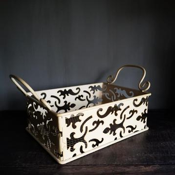 Brocante Stijl Mand beschikbaar voor biedingen