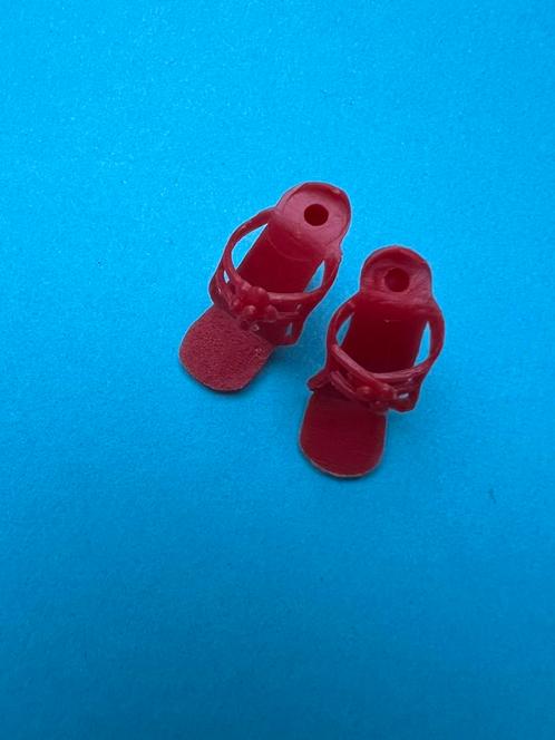 Sindy rode slippers, Verzamelen, Poppen, Zo goed als nieuw, Ophalen of Verzenden