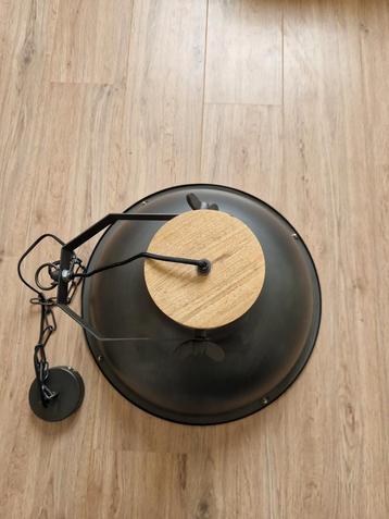 Industriële lamp beschikbaar voor biedingen