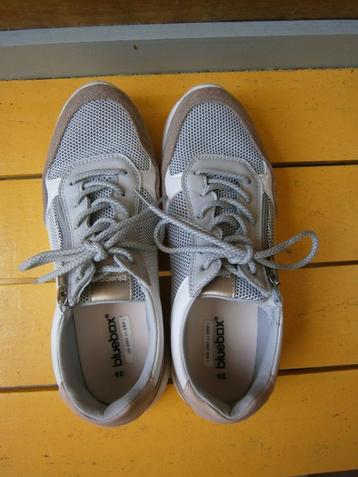 Sneakers beschikbaar voor biedingen
