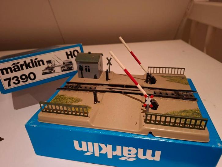 Märklin 7390 H0 Overweg mechanisch., Hobby en Vrije tijd, Modeltreinen | H0, Zo goed als nieuw, Rails, Wisselstroom, Märklin, Ophalen of Verzenden
