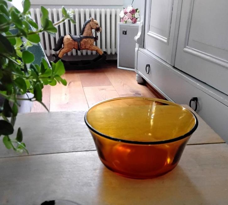 Vintage / retro schaaltje van Duralex France - amber kleur, Huis en Inrichting, Keuken | Servies, Gebruikt, Schaal of Schalen