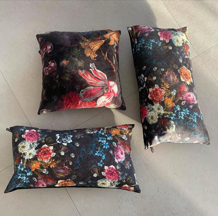 Claudi Kussenset met Bloemen Design, Huis en Inrichting, Woonaccessoires | Kussens, Zo goed als nieuw, Overige kleuren, Rechthoekig