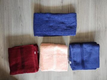 Nieuw 9 handdoeken en 1 badlaken beschikbaar voor biedingen