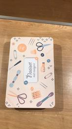 Blikje ‘naaiset met naaigerei’, Overige typen, Onbekend, Ophalen of Verzenden, Zo goed als nieuw