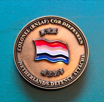 2 coins Militair Attaché Beijing China beschikbaar voor biedingen