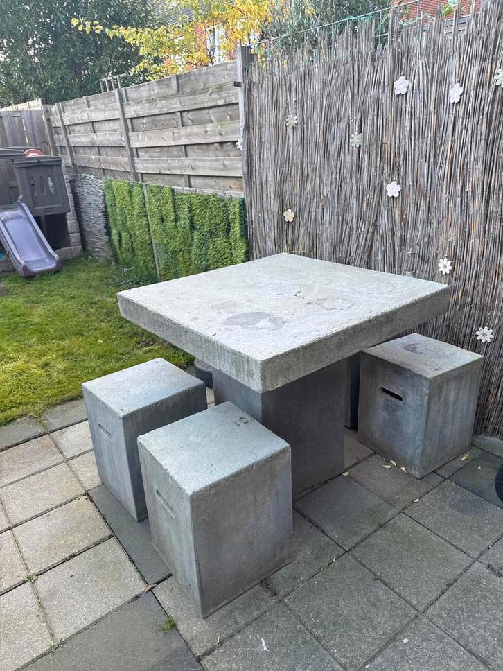 Betonlook Tuinset - Tafel + 4 Krukken, Tuin en Terras, Tuinsets en Loungesets, Zo goed als nieuw, Tuinset, Overige materialen