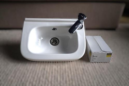 Compacte gootsteen inclusief chrome kraan en sifon, Doe-het-zelf en Verbouw, Sanitair, Zo goed als nieuw, Wastafel, Steen, Ophalen