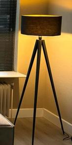 Zwarte staanlamp, Huis en Inrichting, Lampen | Vloerlampen, Ophalen, Zo goed als nieuw, 100 tot 150 cm