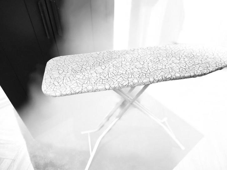 Ikea Strijkplank - Zo goed als nieuw!, Witgoed en Apparatuur, Strijkijzers en Strijkplanken, Zo goed als nieuw, Strijkijzer met snoer