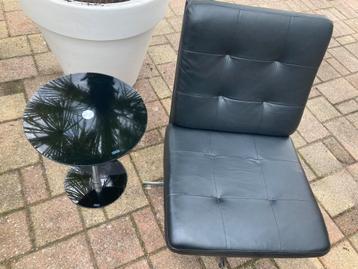 Zwart glazen (design)bijzettafel met temperd glas beschikbaar voor biedingen