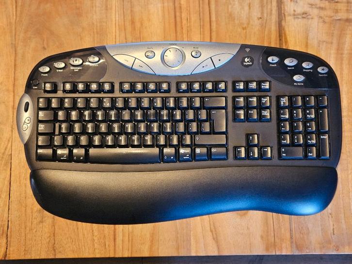 Logitech Cordless Keyboard Y-RJ20 (USB + PS/2), Computers en Software, Toetsenborden, Zo goed als nieuw, Qwerty, Draadloos, Ergonomisch