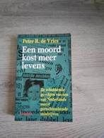 Peter R. De vries - een moord kost meer levens, Boeken, Overige Boeken, Ophalen of Verzenden, Zo goed als nieuw