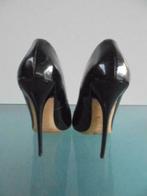 GRATIS VERZENDEN | JIMMY CHOO zwart lak hakken 38, Kleding | Dames, Schoenen, Verzenden, Zwart, Zo goed als nieuw, Schoenen met hoge hakken