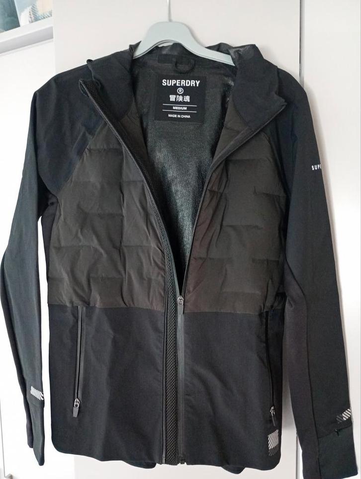 Superdry Run Hybrid Softshell Jas - Medium, Kleding | Heren, Bodywarmers, Zo goed als nieuw, Maat 48/50 (M), Zwart, Ophalen of Verzenden