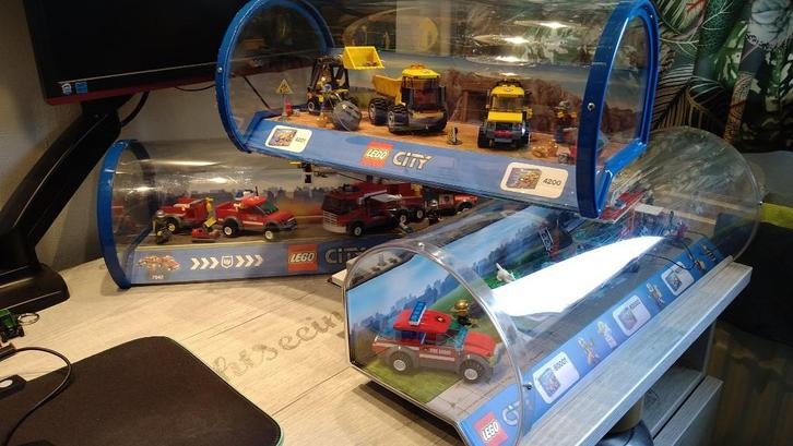 Lego City Winkel Displays Brandweer Bouwplaats Display Case, Kinderen en Baby's, Speelgoed | Duplo en Lego, Zo goed als nieuw