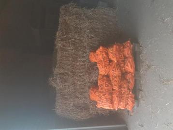 Voederwortels verpakt in zak beschikbaar voor biedingen