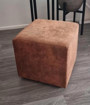 Hocker  cognac  beschikbaar voor biedingen
