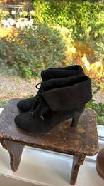 Caroline Biss zwarte suede enkellaars zgan, Kleding | Dames, Schoenen, Verzenden, Zo goed als nieuw, Zwart