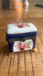 Pillendoosje, Ophalen of Verzenden, Zo goed als nieuw, Porselein, Kop en/of schotel