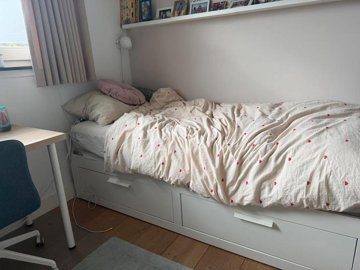Ikea bed, Huis en Inrichting, Slaapkamer | Bedden, Zo goed als nieuw, Tweepersoons, 140 cm, Hout, Wit, Ophalen