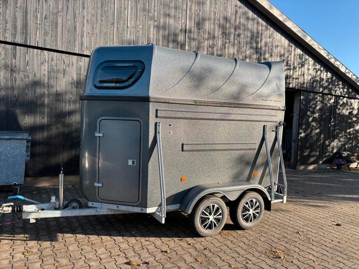 Zeer mooie 1,75 Heja 5-sterren paardentrailer met zadelkamer, Dieren en Toebehoren, Paarden en Pony's | Trailers en Aanhangwagens