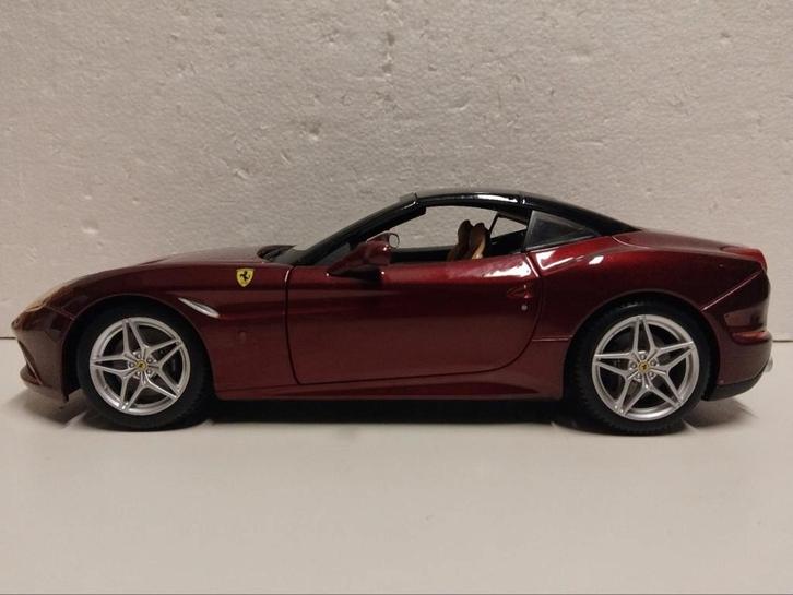 Ferrari California T closedtop bordeaux Bburago 1:18 KRD, Hobby en Vrije tijd, Modelauto's | 1:18, Zo goed als nieuw, Auto, Bburago