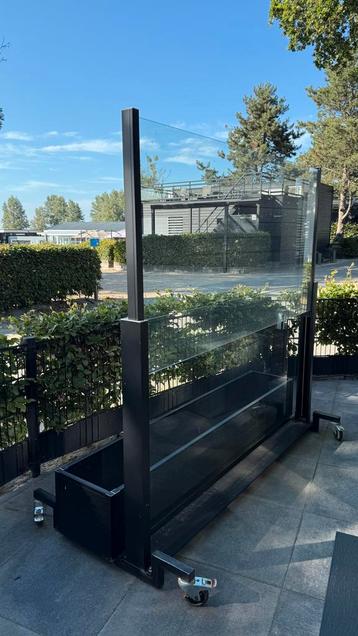 Mobiel Windscherm met Plantenbak beschikbaar voor biedingen