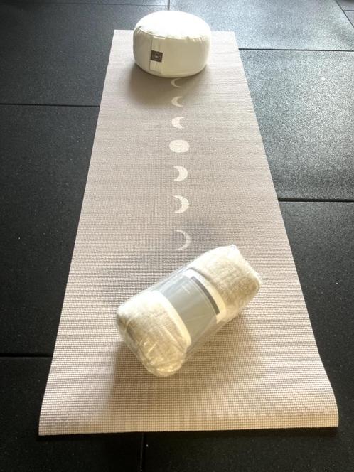 Yoga mat + set (9 sets), Sport en Fitness, Yoga en Pilates, Zo goed als nieuw, Yogamat, Ophalen of Verzenden