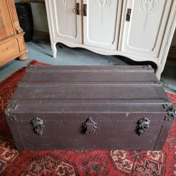 Brocante oude bruine kist dekenkast speelgoedkist beschikbaar voor biedingen