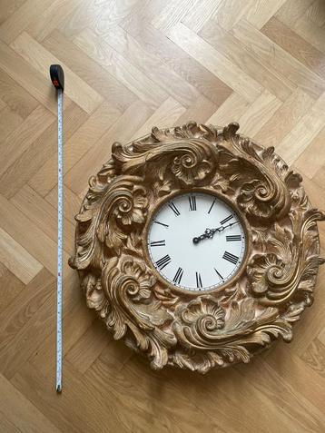 Fantastische grote barok klok van hout beschikbaar voor biedingen