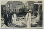Oude ansichtkaart:De kaasdragers op de Kaasmarkt van Alkmaar, Ophalen of Verzenden, 1920 tot 1940, Ongelopen, Noord-Holland