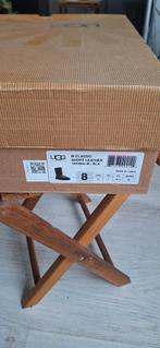 Gedragen UGG Laarzen - Tijd voor een nieuwe eigenaar!, Kleding | Dames, Schoenen, UGG, Zwart, Lage of Enkellaarzen, Ophalen of Verzenden