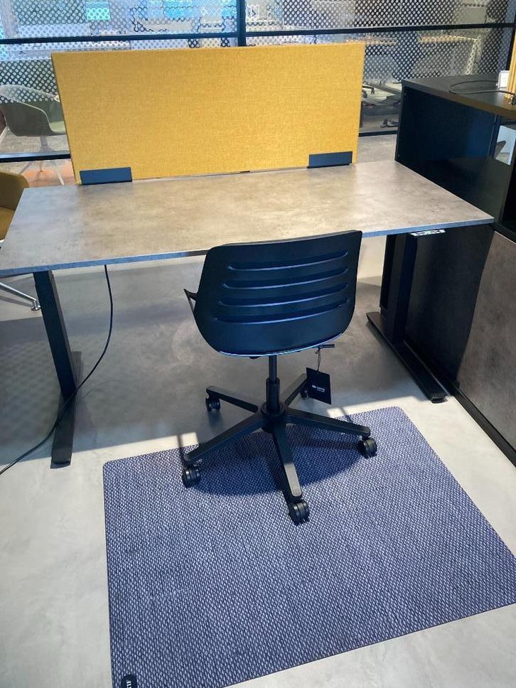 OUTLET - Palmberg Crew elektrisch zit/sta bureau, Huis en Inrichting, Bureaus, Zo goed als nieuw, Elektrisch, Ophalen