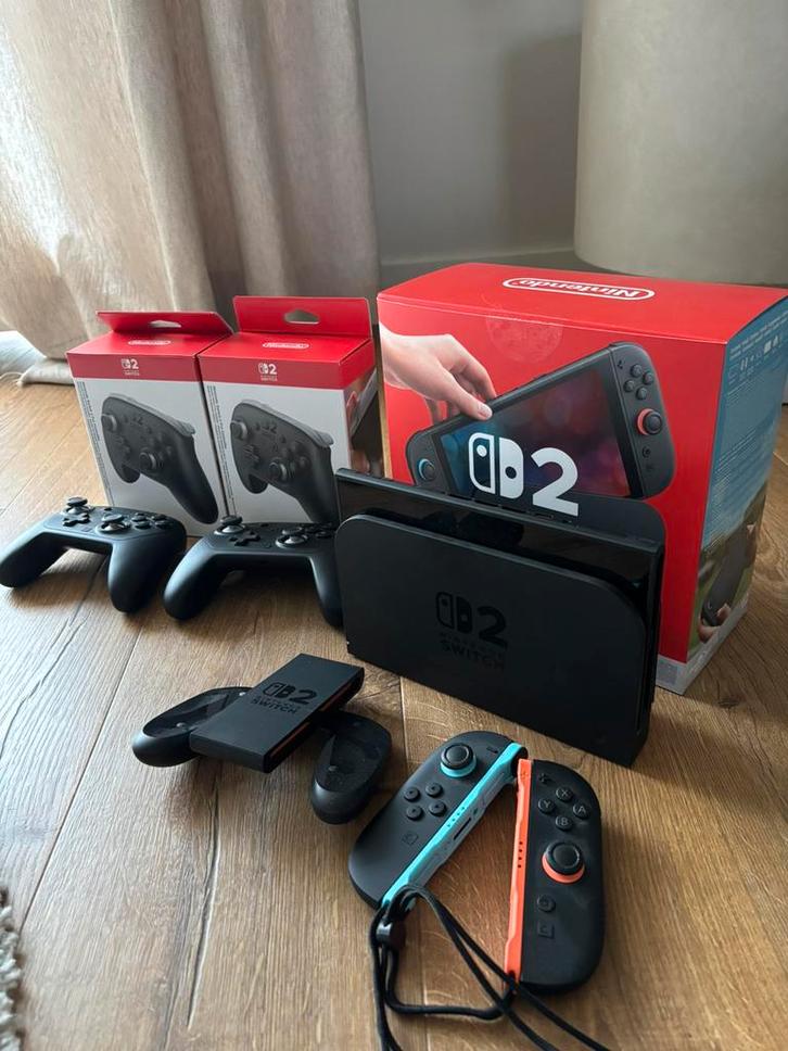 Nintendo Switch 2 - nieuw, met games en pro controllers, Spelcomputers en Games, Spelcomputers | Nintendo Switch, Zo goed als nieuw