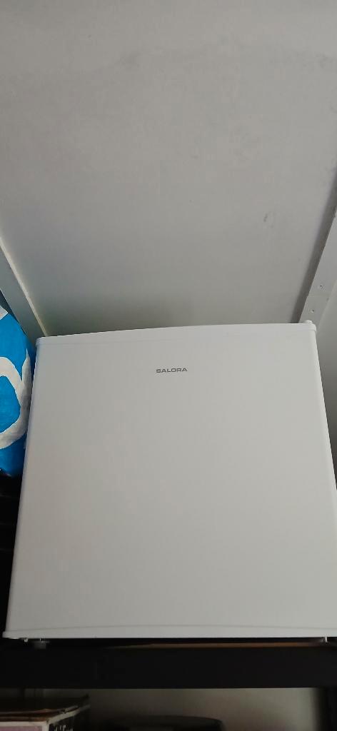 Diepvries Salora, Witgoed en Apparatuur, Koelkasten en IJskasten, Zo goed als nieuw, Met vriesvak, Minder dan 75 liter, Minder dan 85 cm