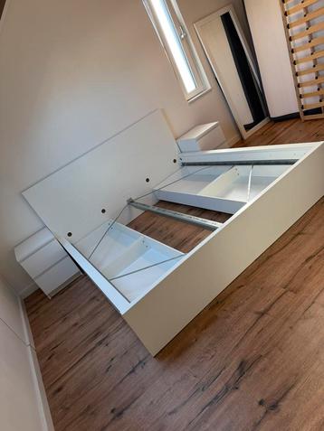 IKEA Malm bed 4 lades 180x200 en 2 nachtkastjes lattenbodems