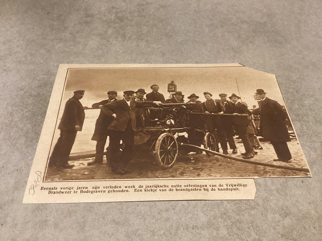 Bodegraven.   Vrijwillige brandweer bij de handspuit in 1928, Ophalen of Verzenden, 1920 tot 1940, Zuid-Holland