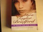 Macht Van Een Vrouw  Bradford Barbara Taylor 9789024542369, Boeken, Gelezen, Ophalen of Verzenden, Nederland