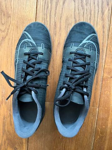 Zaalvoetbalschoenen / gymschoenen nike maat 41 beschikbaar voor biedingen