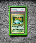 Venusaur Holo No.003 1996 - PSA8/AUTO10 - “To Pokemon”, Hobby en Vrije tijd, Verzamelkaartspellen | Pokémon, Ophalen, Zo goed als nieuw