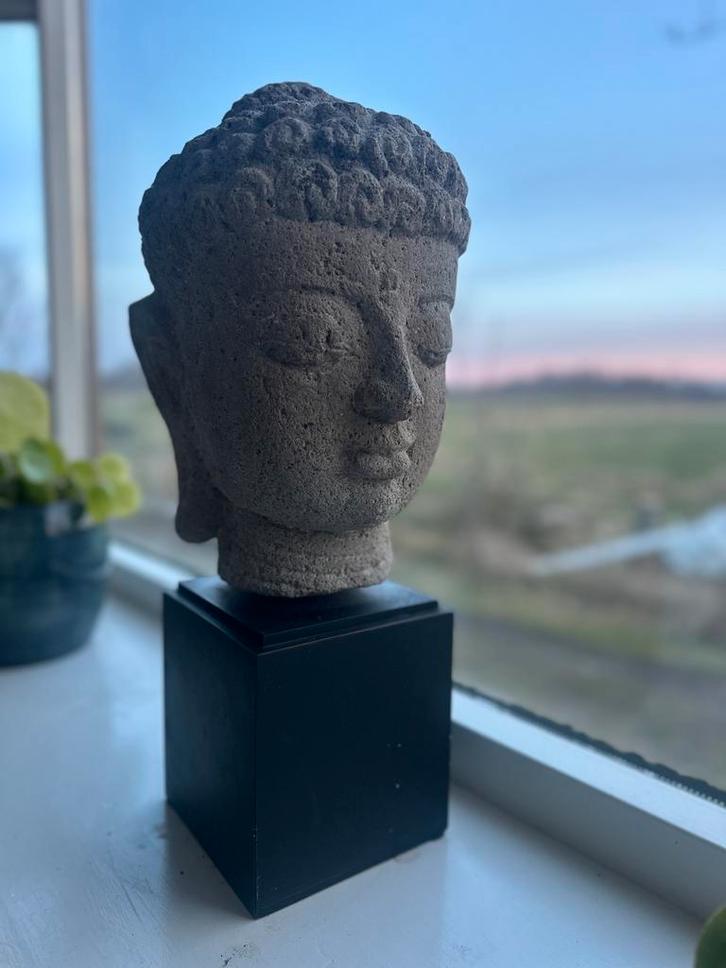 Massief stenen Boeddhahoofd op sokkel zwaar & handgesneden, Antiek en Kunst, Kunst | Beelden en Houtsnijwerken, Ophalen