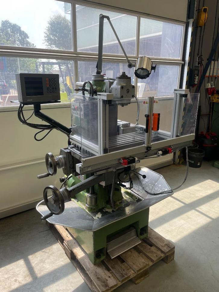 Schaublin freesmachine type 13 ex onderwijs zeer nette staat, Doe-het-zelf en Verbouw, Gereedschap | Freesmachines, Gebruikt, Bovenfrees