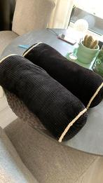 2 zwarte kussen zgn 43x15 cm, Ophalen, Zo goed als nieuw, Zwart, Vierkant