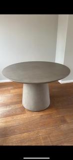 Grijze beton tafel, Huis en Inrichting, Tafels | Eettafels, Ophalen, Overige materialen, Rond, Zo goed als nieuw
