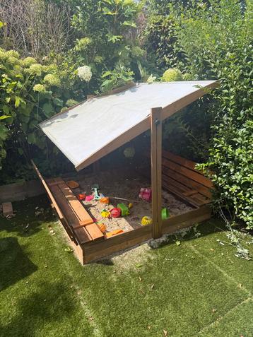 Gratis ophalen: Zandbak, met dak en afsluitbaar  - 120x120cm beschikbaar voor biedingen