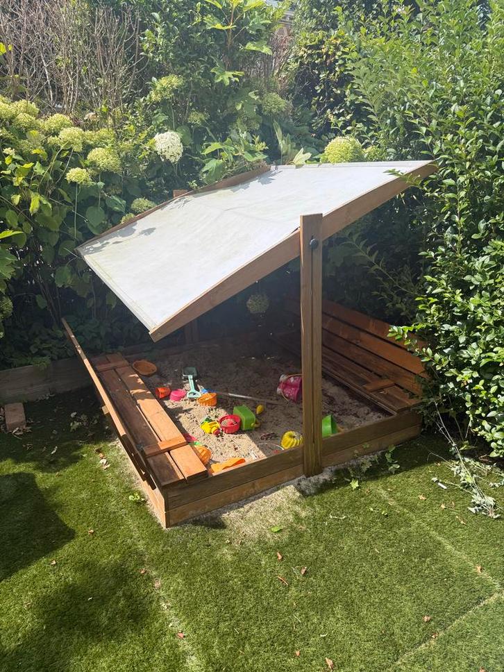 Gratis ophalen: Zandbak, met dak en afsluitbaar  - 120x120cm, Kinderen en Baby's, Speelgoed | Buiten | Zandbakken, Gebruikt, Ophalen