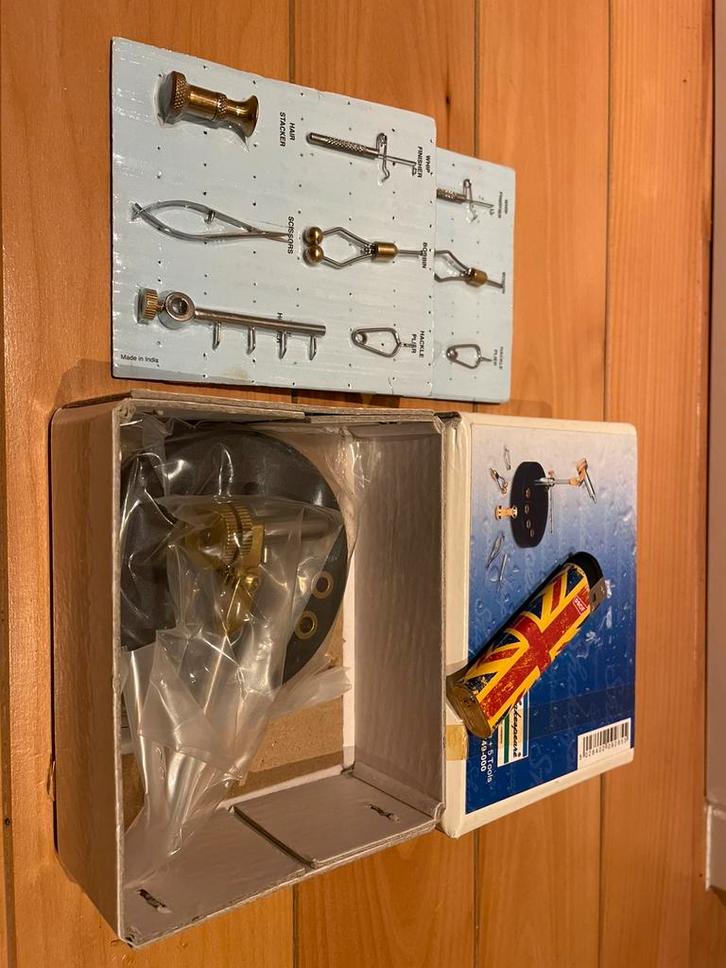 Shakespeare Miniature Vise +5 mini tools, Watersport en Boten, Hengelsport | Vliegvissen, Zo goed als nieuw, Overige typen, Ophalen of Verzenden