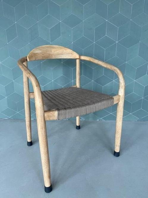 Kave Home Nina eetkamerstoel accacia met grijze zitting, Huis en Inrichting, Stoelen, Zo goed als nieuw, Eén, Overige kleuren