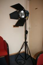 VIDEOLAMPEN VAN ARRI. 2 STUKS  MET STATIEVEN, Verzenden, Zo goed als nieuw, Lamp of Flitsset